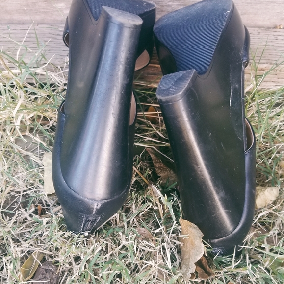 Black Vegan Wedge Heels w/Heel Zippers - Picture 8 of 11